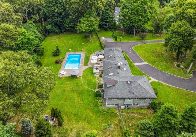 Photo 2 of Single family home for sale at 19 Tappentown Ln, Oyster Bay, NY 11545 | MLS# 1016868 | Listing updated on 2026-09-27