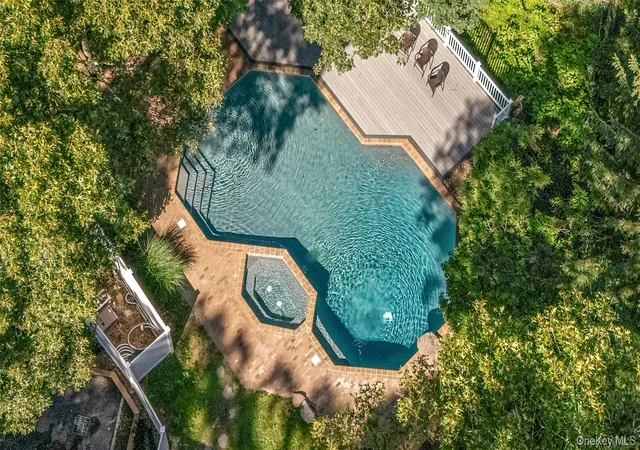 Photo 3 of Single family home for sale at 2 Rawlings Dr, Huntington, NY 11747 | MLS# 1017283 | Listing updated on 2026-09-13