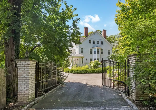 Photo 2 of Mansion for sale at 314 Mill Hl Rd, Oyster Bay, NY 11765 | MLS# 1019177 | Listing updated on 2026-09-13