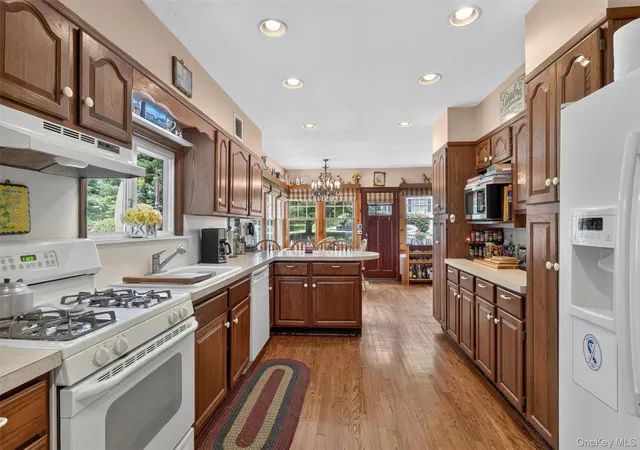 Photo 3 of Single family home for sale at 3112 Donald Ct, Mohegan Lake, NY 10547 | MLS# 1019222 | Listing updated on 2026-09-15