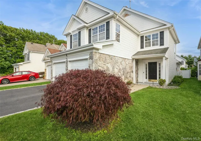 Photo 3 of Condo for sale at 8 Jennifer Ln, Brookhaven, NY 11953 | MLS# 1019561 | Listing updated on 2026-09-14