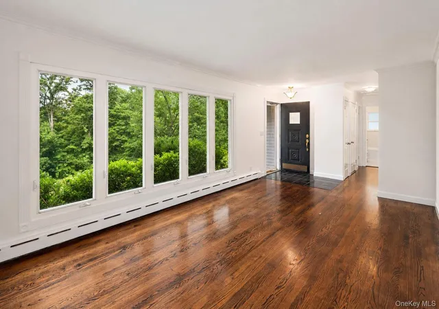 Photo 3 of Single family home for sale at 136 Pound Ridge Rd, Bedford, NY 10506 | MLS# 1020037 | Listing updated on 2026-09-11