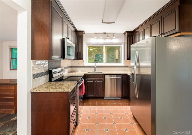 Photo 4 of Sale Pending at 136 Pound Ridge Rd, Bedford, NY 10506 | MLS# 1020037 | Listing updated on 2026-10-09