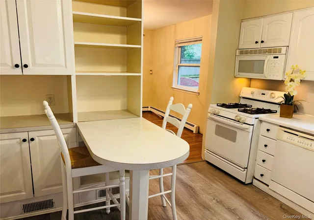 Photo 3 of Single family home for sale at 3 Altamont Ave, Sea Cliff, NY 11579 | MLS# 1020045 | Listing updated on 2026-09-12