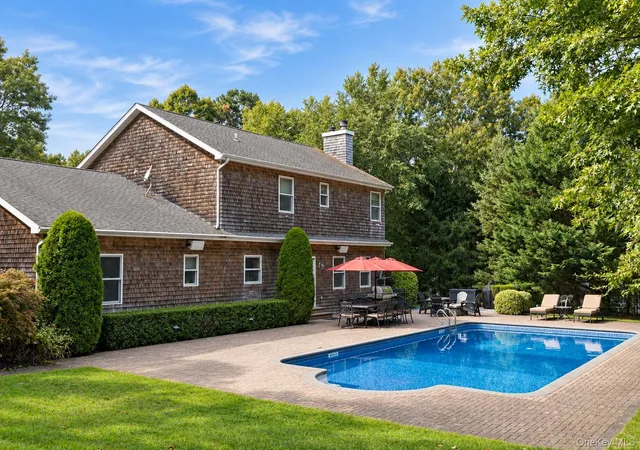 Photo 1 of Single family home for sale at 11 Hildreth Rd, Southampton, NY 11946 | MLS# 1020064 | Listing updated on 2026-09-14