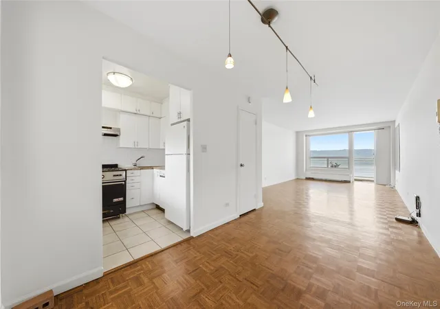 Photo 3 of Condo for sale at 2575 Palisade Ave #11J, Bronx, NY 10463 | MLS# 1020293 | Listing updated on 2026-09-27