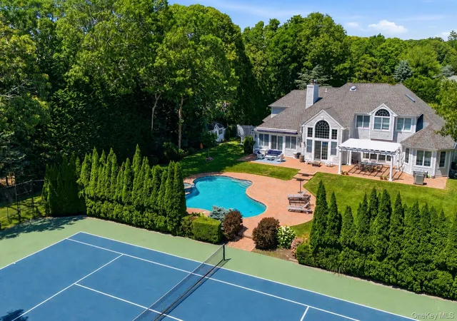 Photo 1 of Single family home for sale at 19 Cedarfield Ln, Southampton, NY 11977 | MLS# 1020331 | Listing updated on 2026-09-15
