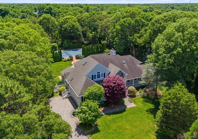 Photo 2 of Single family home for sale at 19 Cedarfield Ln, Southampton, NY 11977 | MLS# 1020331 | Listing updated on 2026-09-15
