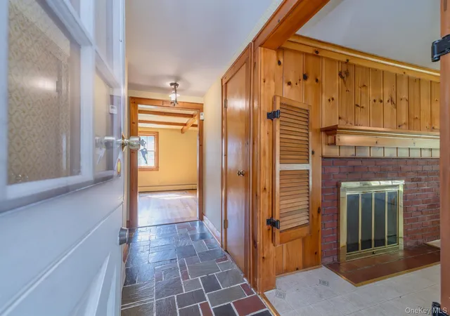 Photo 4 of Single family home for sale at 8 Carroll St, Rosendale, NY 12486 | MLS# 1020354 | Listing updated on 2026-09-10