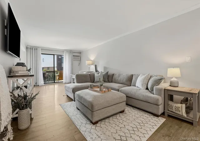 Listing Photo 4 - Condo for sale in building located at 206 Country Clb Ln, Haverstraw, NY 10970