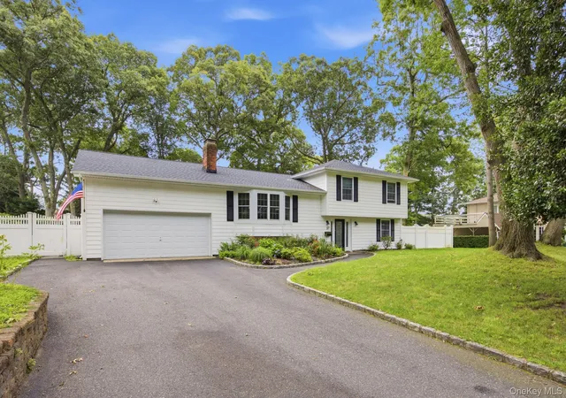 Photo 1 of Single family home for sale at 57 Brooksite Dr, Smithtown, NY 11787 | MLS# 1020597 | Listing updated on 2026-09-15