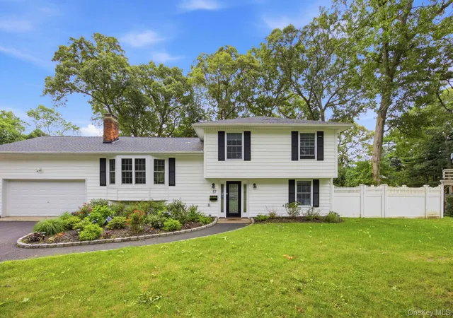Photo 2 of Single family home for sale at 57 Brooksite Dr, Smithtown, NY 11787 | MLS# 1020597 | Listing updated on 2026-09-15