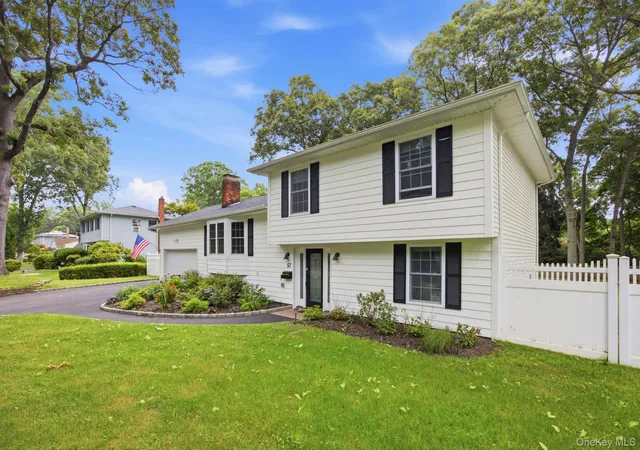 Photo 3 of Single family home for sale at 57 Brooksite Dr, Smithtown, NY 11787 | MLS# 1020597 | Listing updated on 2026-09-15