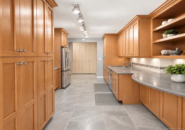 Photo 4 of Sale Pending at 26910 Grand Central Pkwy #28G, New York, NY 11005 | MLS# 1020795 | Listing updated on 2026-09-29