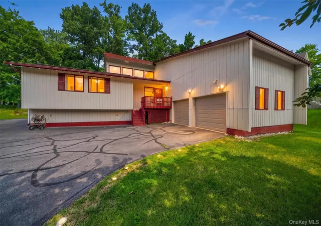Photo 3 of Single family home for sale at 19 Davidge Rd, Middletown, NY 10940 | MLS# 1020924 | Listing updated on 2026-09-10