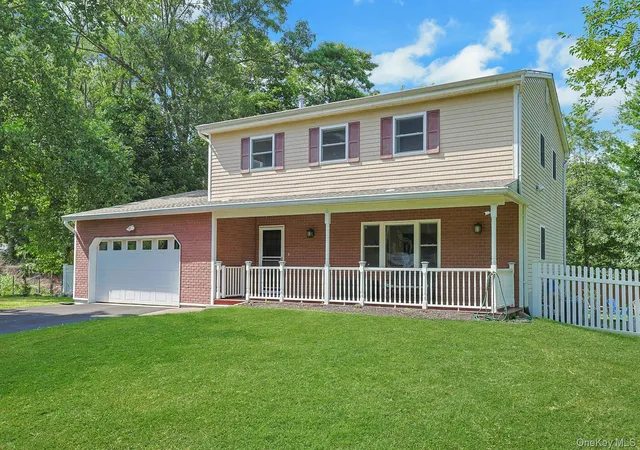 Photo 2 of Single family home for sale at 10 Pepperill Ct, Clarkstown, NY 10956 | MLS# 1021575 | Listing updated on 2026-09-27