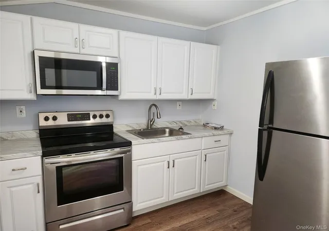 Photo 3 of Single family home for sale at 548 Taylor Ave, Brookhaven, NY 11772 | MLS# 1021579 | Listing updated on 2026-09-12