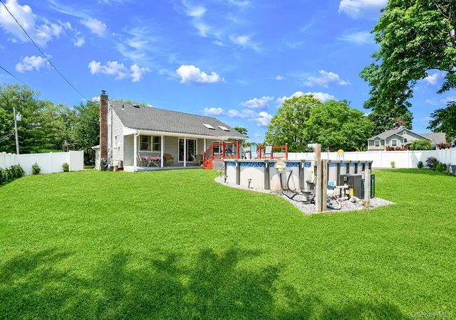 Photo 4 of Sale Pending at 1 Blue Spruce Ln, Smithtown, NY 11725 | MLS# 1021591 | Listing updated on 2026-09-15