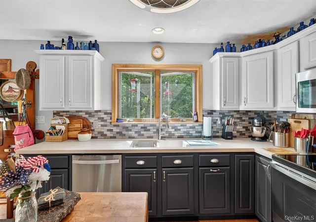 Photo 4 of Single family home for sale at 189 School House Rd, Middletown, NY 10940 | MLS# 1021680 | Listing updated on 2026-09-13