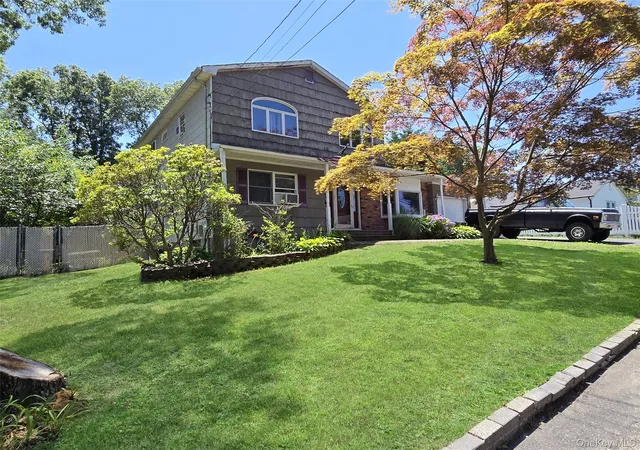 Photo 1 of Sale Pending at 424 Alphabet St, Holbrook, NY 11741 | MLS# 1021794 | Listing updated on 2026-09-10