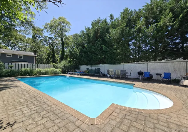 Photo 3 of Sale Pending at 424 Alphabet St, Holbrook, NY 11741 | MLS# 1021794 | Listing updated on 2026-09-10
