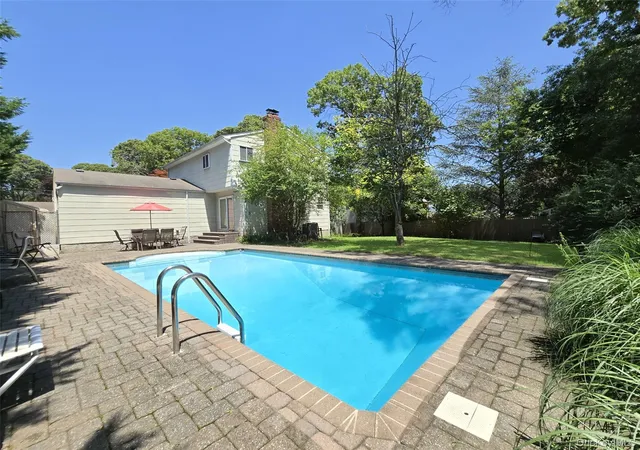 Photo 4 of Sale Pending at 424 Alphabet St, Holbrook, NY 11741 | MLS# 1021794 | Listing updated on 2026-09-10