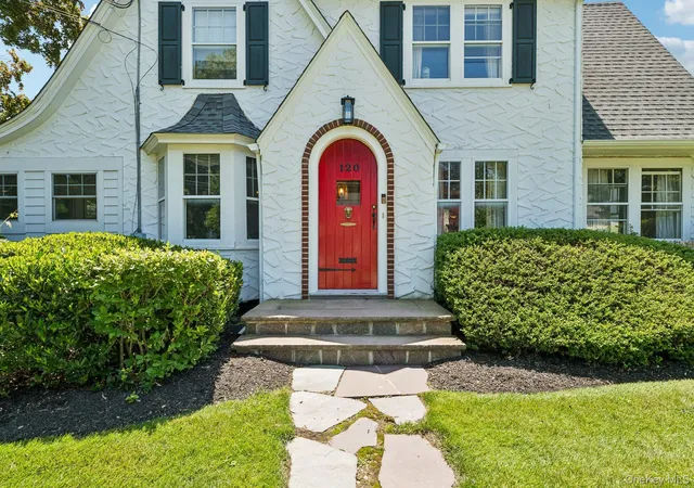 Photo 3 of Sale Pending at 120 William St, North Hempstead, NY 11596 | MLS# 1021923 | Listing updated on 2026-09-25