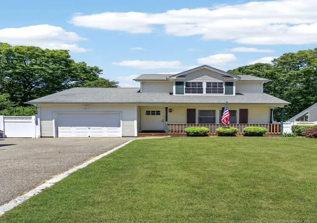 Photo 1 of Single family home for sale at 29 Beech Ave, Brookhaven, NY 11738 | MLS# 1021970 | Listing updated on 2026-09-12