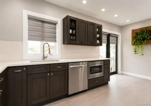 Photo 1 of Single family home for sale at 8015 Little Neck Pkwy, New York, NY 11004 | MLS# 1022700 | Listing updated on 2026-09-27