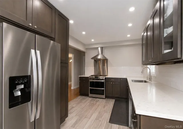 Photo 3 of Single family home for sale at 8015 Little Neck Pkwy, New York, NY 11004 | MLS# 1022700 | Listing updated on 2026-09-27