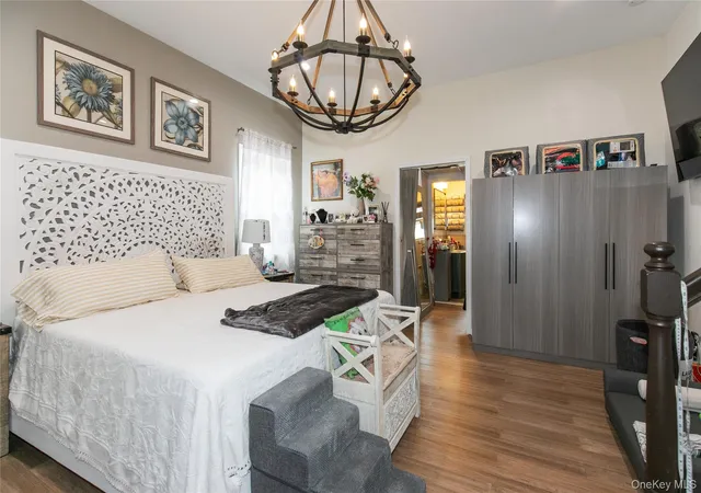 Photo 4 of Single family home for sale at 8015 Little Neck Pkwy, New York, NY 11004 | MLS# 1022700 | Listing updated on 2026-09-27