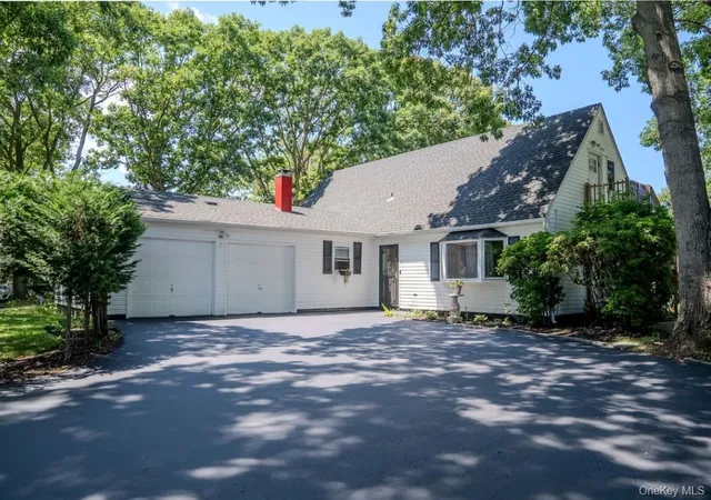 Photo 1 of Single family home for sale at 41 Fig St, Islip, NY 11722 | MLS# 1023022 | Listing updated on 2026-09-19