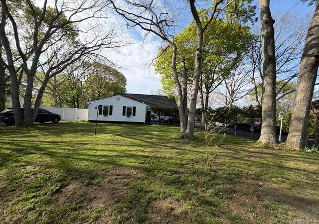 Photo 3 of Single family home for sale at 41 Fig St, Islip, NY 11722 | MLS# 1023022 | Listing updated on 2026-09-19