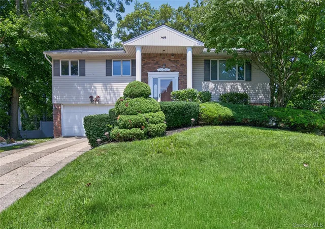 Photo 1 of Sale Pending at 7 Chatham Rd, Smithtown, NY 11725 | MLS# 1023277 | Listing updated on 2026-09-29