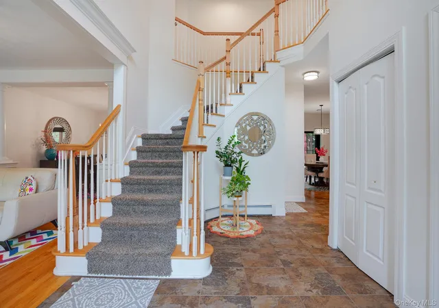 Photo 3 of Single family home for sale at 5 Sherwood Ct, Woodbury, NY 10930 | MLS# 1023481 | Listing updated on 2026-09-11