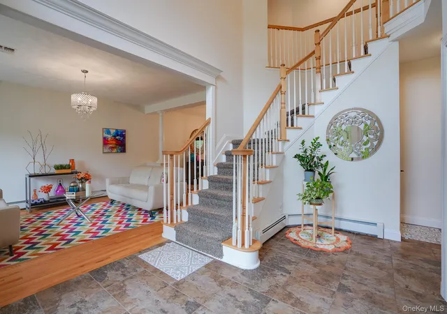 Photo 3 of Single family home for sale at 5 Sherwood Ct, Woodbury, NY 10930 | MLS# 1023481 | Listing updated on 2026-09-11