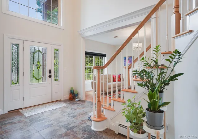 Photo 4 of Single family home for sale at 5 Sherwood Ct, Woodbury, NY 10930 | MLS# 1023481 | Listing updated on 2026-09-11