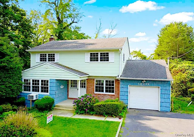 Photo 1 of Single family home for sale at 7 Locust St, Oyster Bay, NY 11545 | MLS# 1024196 | Listing updated on 2026-09-14