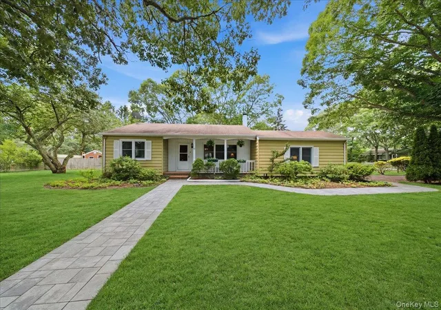 Photo 1 of Single family home for sale at 10 Graham Rd, Southampton, NY 11946 | MLS# 1024482 | Listing updated on 2026-09-12