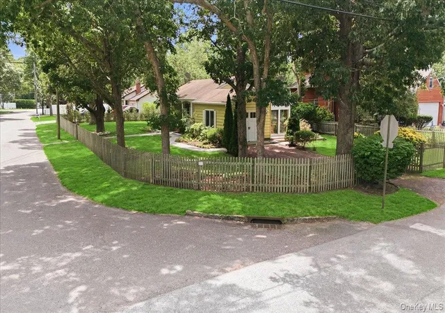 Photo 3 of Single family home for sale at 10 Graham Rd, Southampton, NY 11946 | MLS# 1024482 | Listing updated on 2026-09-12