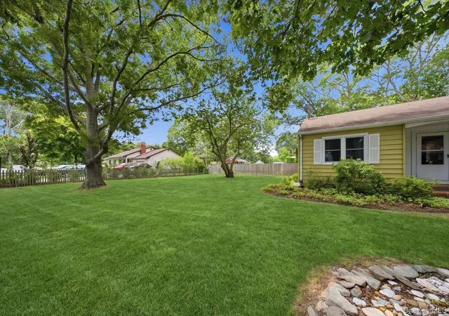 Photo 3 of Single family home for sale at 10 Graham Rd, Southampton, NY 11946 | MLS# 1024482 | Listing updated on 2026-10-10