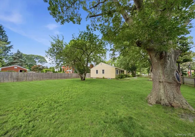 Photo 4 of Single family home for sale at 10 Graham Rd, Southampton, NY 11946 | MLS# 1024482 | Listing updated on 2026-10-10