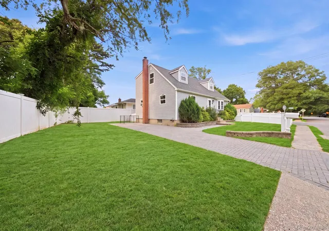 Photo 3 of Single family home for sale at 85 Schleigel Blvd, Oyster Bay, NY 11735 | MLS# 1024776 | Listing updated on 2026-09-10