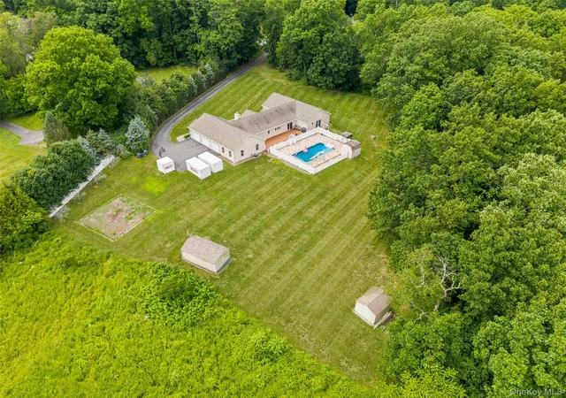 Photo 3 of Single family home for sale at 84 Pin Oak Dr, New Windsor, NY 12553 | MLS# 1024794 | Listing updated on 2026-10-02