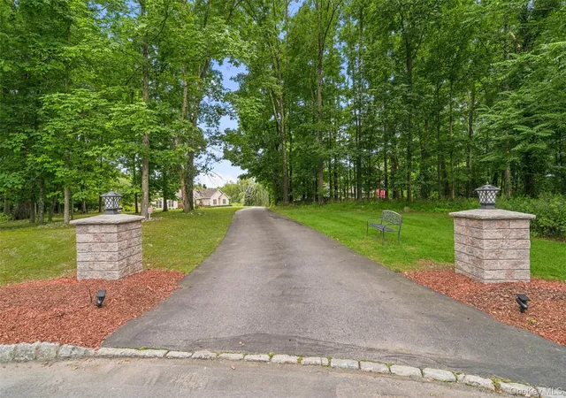 Photo 3 of Single family home for sale at 84 Pin Oak Dr, New Windsor, NY 12553 | MLS# 1024794 | Listing updated on 2026-10-02