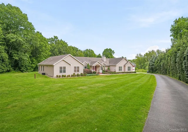 Photo 4 of Single family home for sale at 84 Pin Oak Dr, New Windsor, NY 12553 | MLS# 1024794 | Listing updated on 2026-10-02