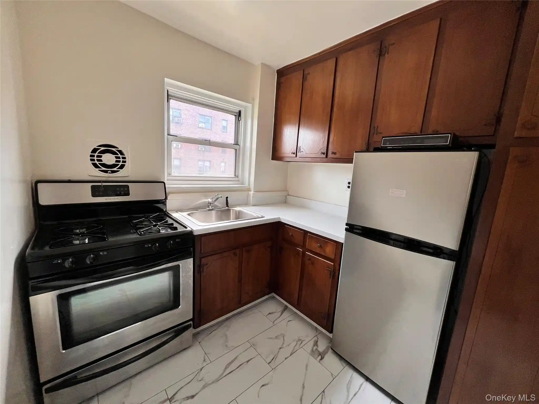 Listing Photo 2 - Condo for sale in 189 Drake Ave located at 189 Drake Ave, New Rochelle, NY 10801 - Unit #2C