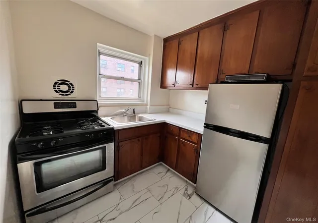 Photo 2 of Condo for sale at 189 Drake Ave #2C, New Rochelle, NY 10805 | MLS# 1024801 | Listing updated on 2026-09-15