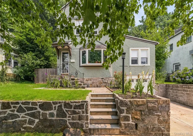 Photo 4 of Single family home for sale at 218 Sedgwick Ave, Yonkers, NY 10705 | MLS# 1025186 | Listing updated on 2026-09-24