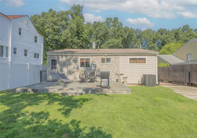 Photo 4 of Single family home for sale at 458 Midland Ave, Yonkers, NY 10704 | MLS# 1025466 | Listing updated on 2026-10-27